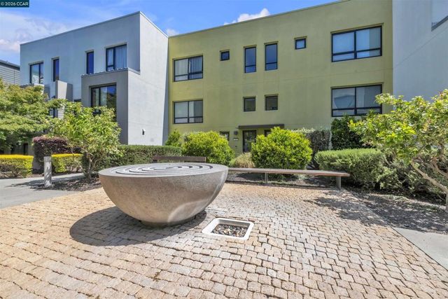 405 Palisade Dr, Oakland, CA 94607