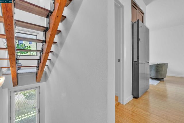 405 Palisade Dr, Oakland, CA 94607