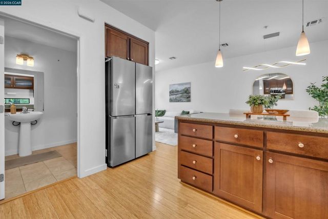 405 Palisade Dr, Oakland, CA 94607