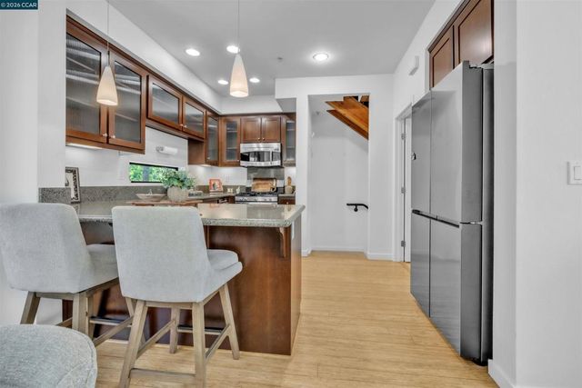 405 Palisade Dr, Oakland, CA 94607