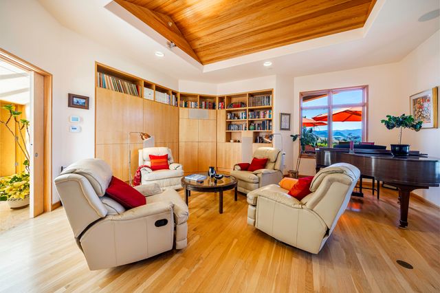 786 Pompadour Drive, Ashland, OR 97520