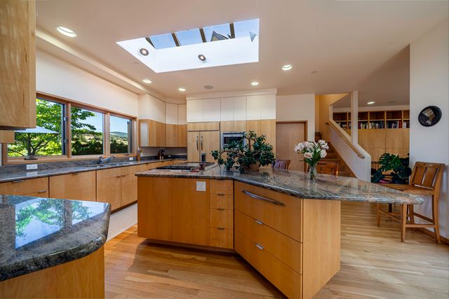 786 Pompadour Drive, Ashland, OR 97520