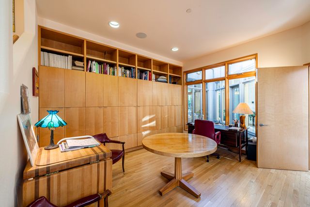 786 Pompadour Drive, Ashland, OR 97520