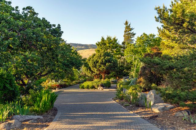 786 Pompadour Drive, Ashland, OR 97520