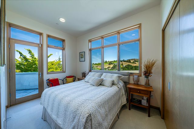 786 Pompadour Drive, Ashland, OR 97520