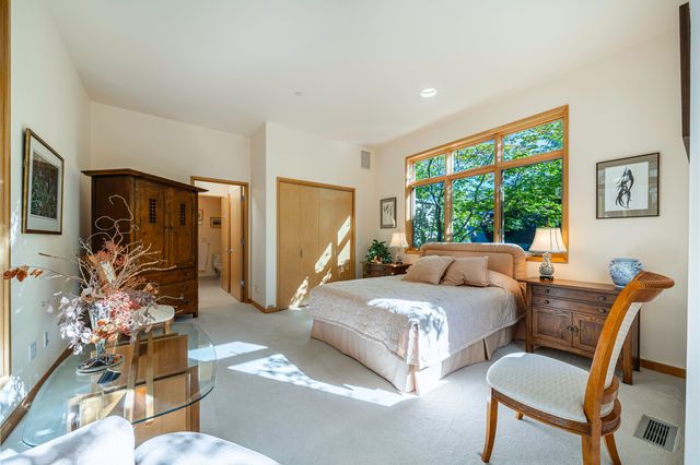 786 Pompadour Drive, Ashland, OR 97520