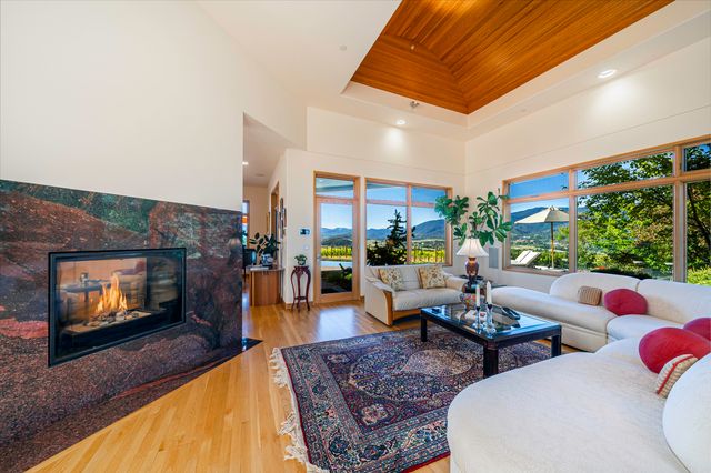 786 Pompadour Drive, Ashland, OR 97520