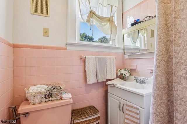 803 Devon St, Kearny Town, NJ 07032