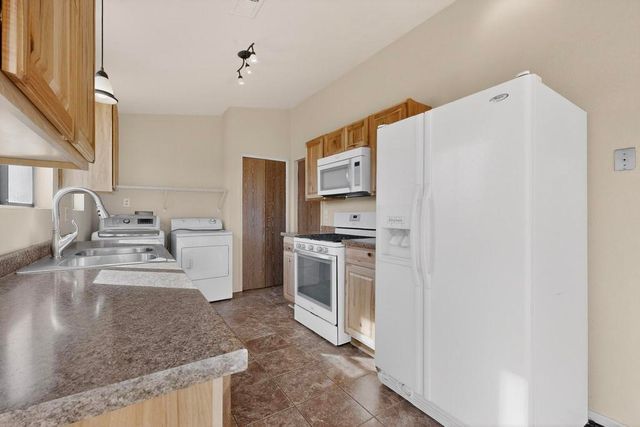 480 Chippewa Drive SW, Rio Rancho, NM 87124