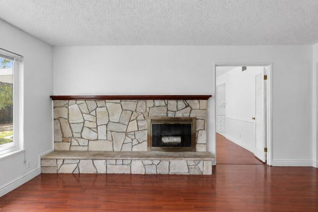 5000 Crestview Dr, Carmichael, CA 95608