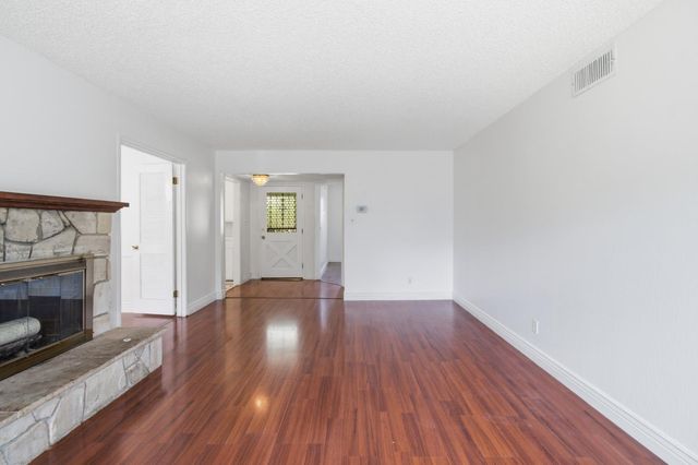 5000 Crestview Dr, Carmichael, CA 95608