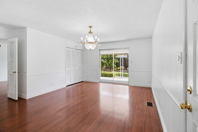 5000 Crestview Dr, Carmichael, CA 95608