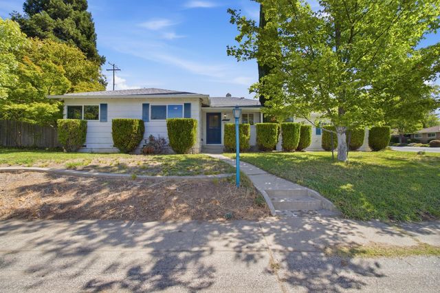 5000 Crestview Dr, Carmichael, CA 95608