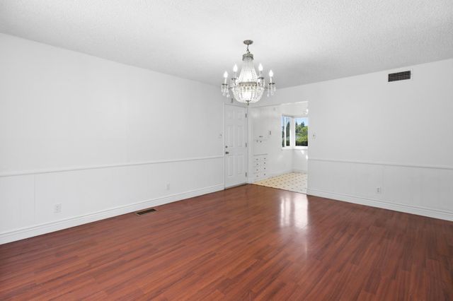 5000 Crestview Dr, Carmichael, CA 95608