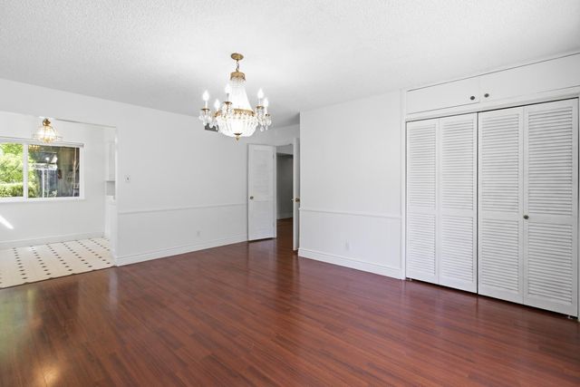 5000 Crestview Dr, Carmichael, CA 95608