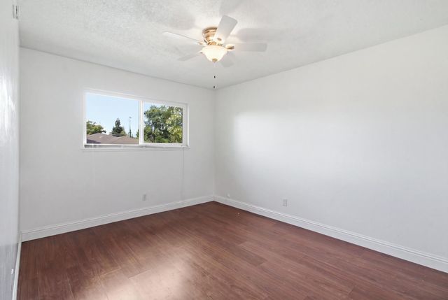 5000 Crestview Dr, Carmichael, CA 95608