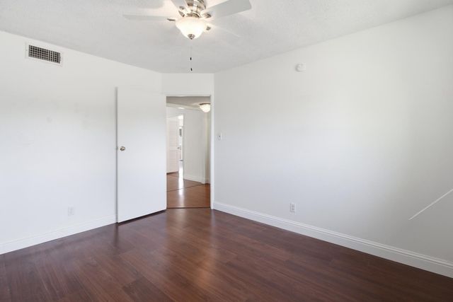 5000 Crestview Dr, Carmichael, CA 95608