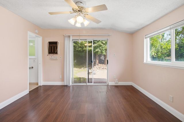5000 Crestview Dr, Carmichael, CA 95608