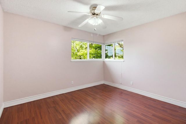 5000 Crestview Dr, Carmichael, CA 95608