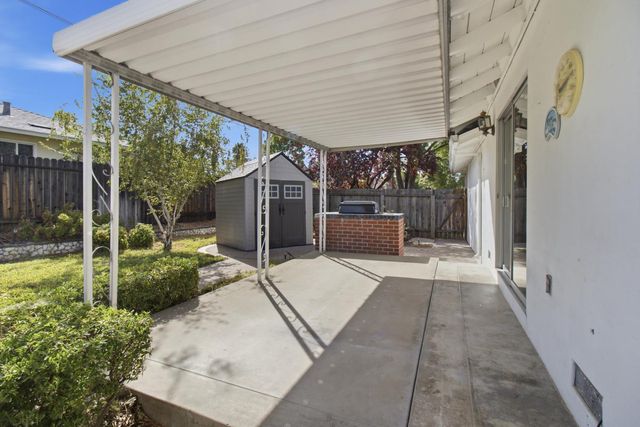 5000 Crestview Dr, Carmichael, CA 95608