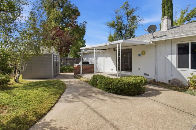 5000 Crestview Dr, Carmichael, CA 95608