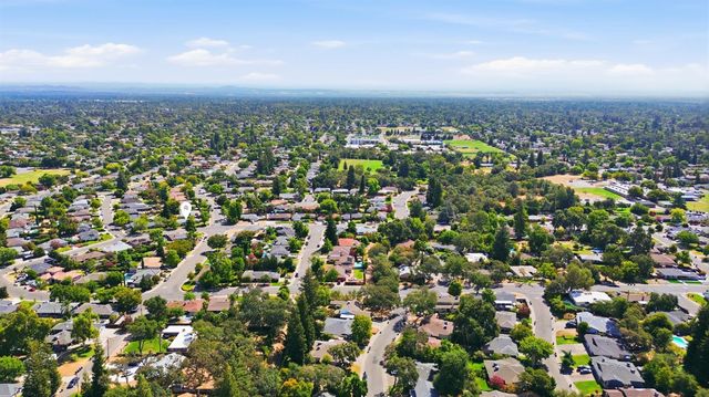 5000 Crestview Dr, Carmichael, CA 95608