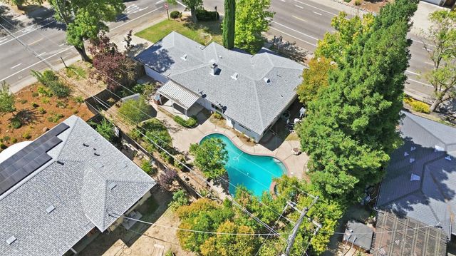 5000 Crestview Dr, Carmichael, CA 95608