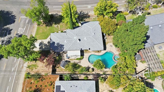 5000 Crestview Dr, Carmichael, CA 95608