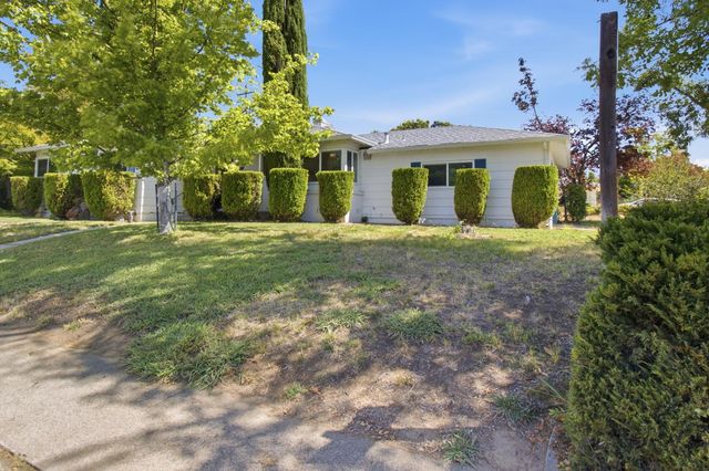 5000 Crestview Dr, Carmichael, CA 95608