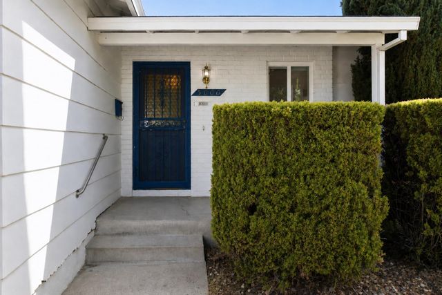 5000 Crestview Dr, Carmichael, CA 95608