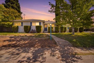 5000 Crestview Dr, Carmichael, CA 95608
