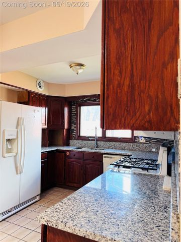 36125 Beverly Drive, Sterling Heights, MI 48310