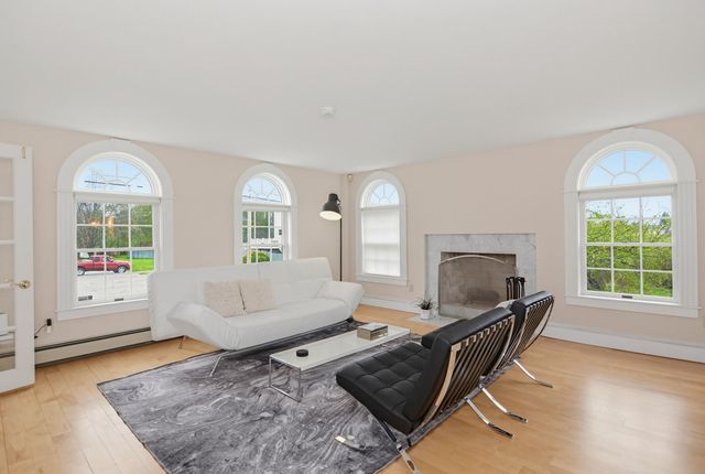 2 North Road, East Kingston, NH 03827