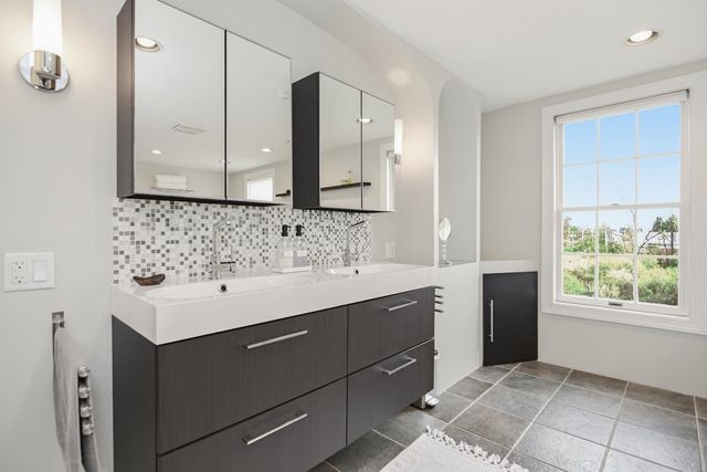 2 North Road, East Kingston, NH 03827