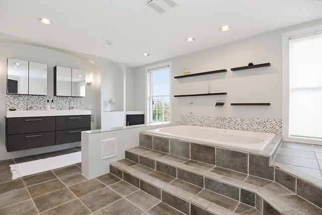 2 North Road, East Kingston, NH 03827