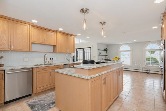 2 North Road, East Kingston, NH 03827