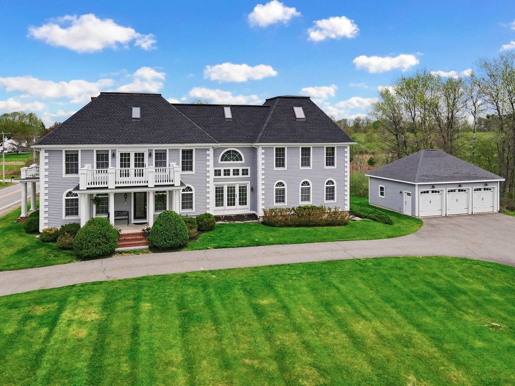 2 North Road, East Kingston, NH 03827