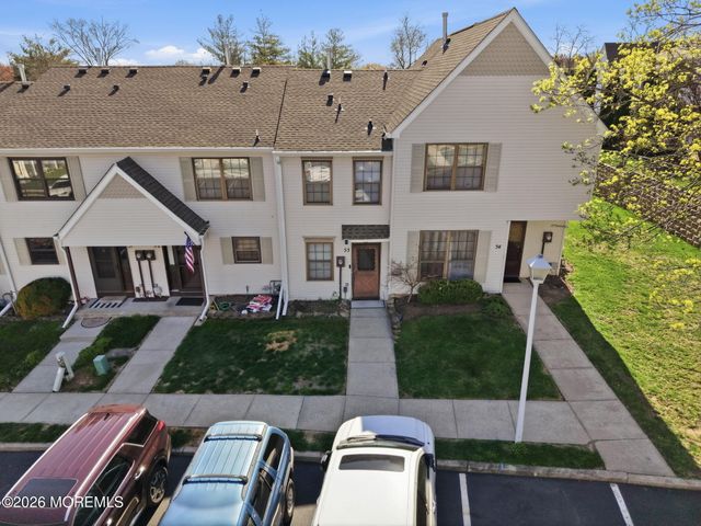 53 Queens Way, Englishtown, NJ 07726