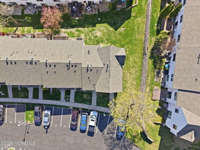 53 Queens Way, Englishtown, NJ 07726