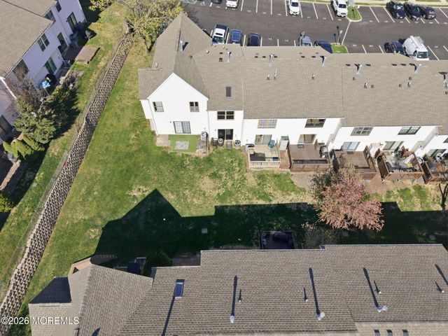 53 Queens Way, Englishtown, NJ 07726