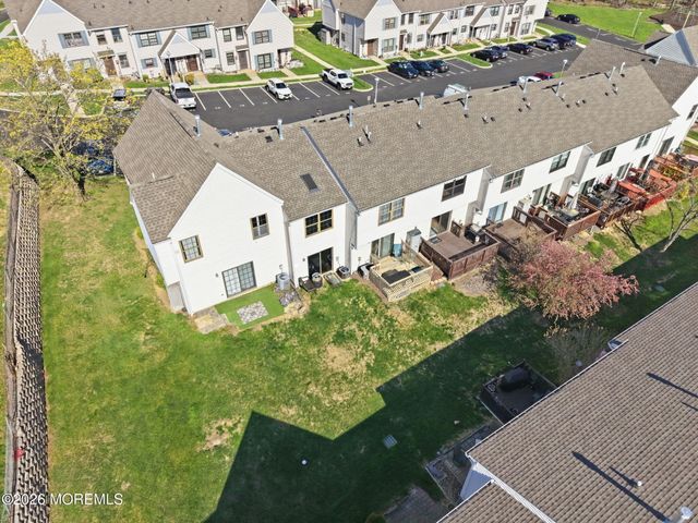 53 Queens Way, Englishtown, NJ 07726