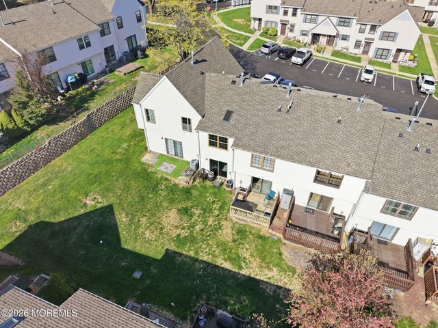 53 Queens Way, Englishtown, NJ 07726