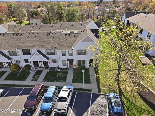 53 Queens Way, Englishtown, NJ 07726