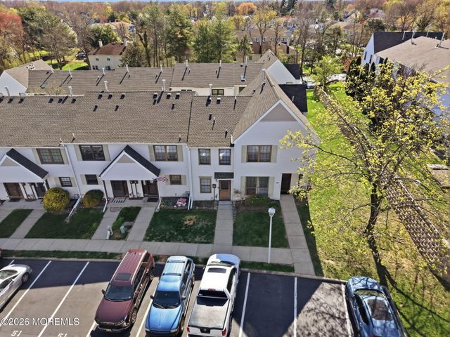 53 Queens Way, Englishtown, NJ 07726