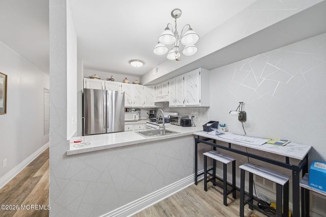 53 Queens Way, Englishtown, NJ 07726