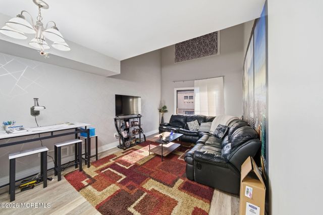 53 Queens Way, Englishtown, NJ 07726