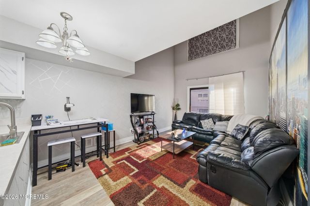 53 Queens Way, Englishtown, NJ 07726