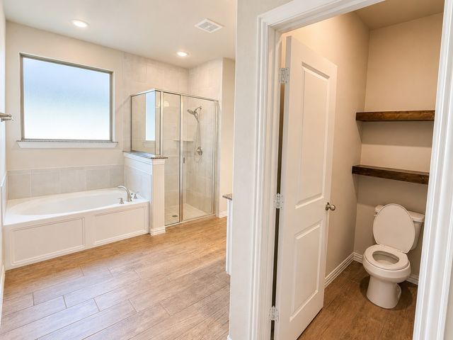 136 Bowling Green Avenue, Red Oak, TX 75154