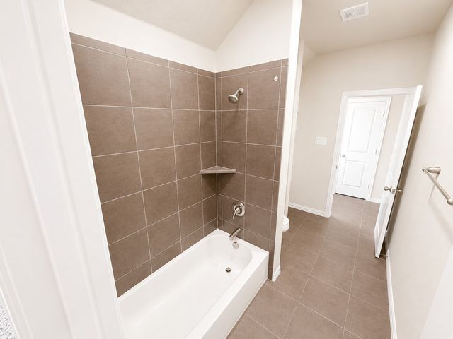 136 Bowling Green Avenue, Red Oak, TX 75154
