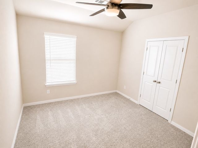 136 Bowling Green Avenue, Red Oak, TX 75154